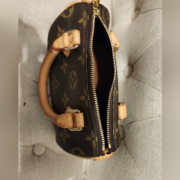 Louis Vuitton speedy nano with bag tag - Picture 5 of 15